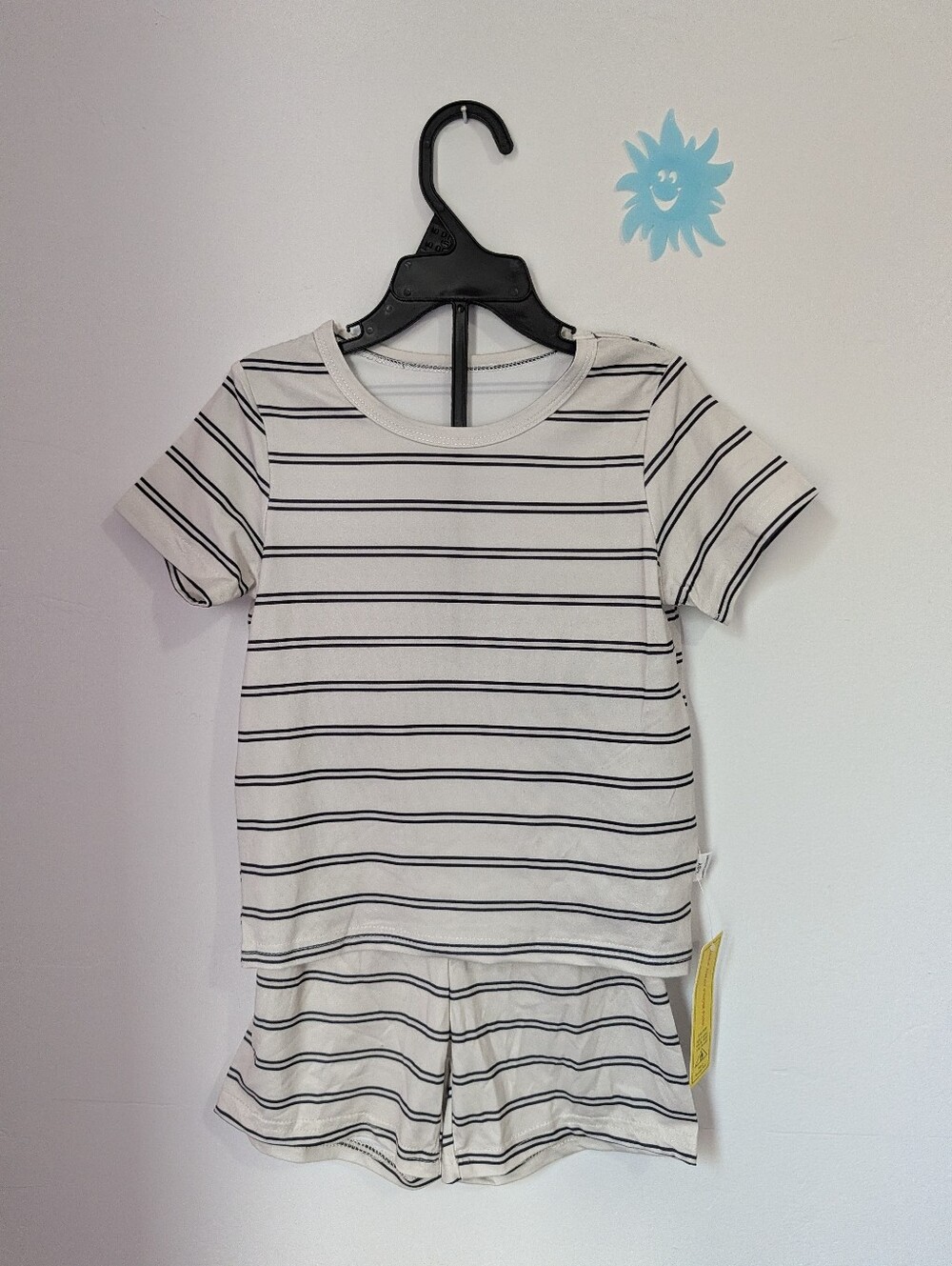 Striped Cream & Black Kids Short Sleeve Top and Shorts Set size 3 new